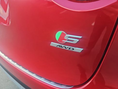 Used 2017 Jaguar F-PACE S image 9