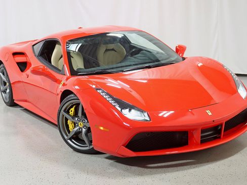 Used 2018 Ferrari 488 GTB image 6
