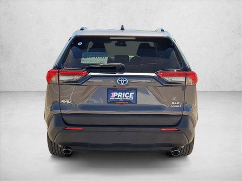 Used 2022 Toyota RAV4 XLE image 7