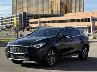 Used 2017 INFINITI QX30 AWD video 1