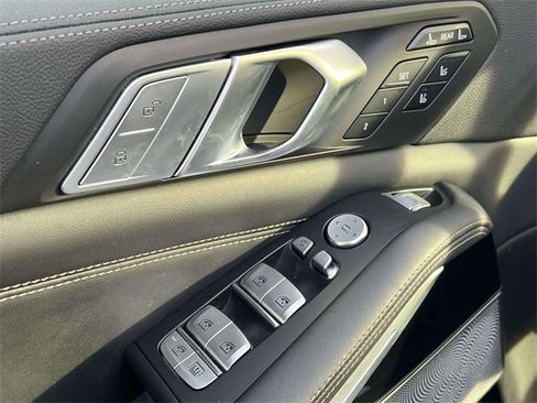 Used 2021 BMW X7 M50i w/ Dynamic Handling Package image 18