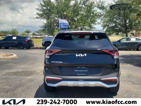 Certified 2025 Kia Sportage EX FWD image 5