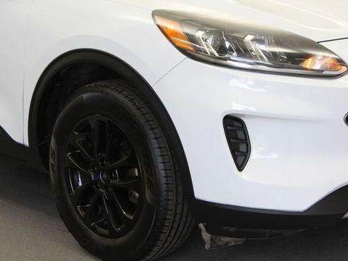 Used 2021 Ford Escape SE AWD/4WD image 2