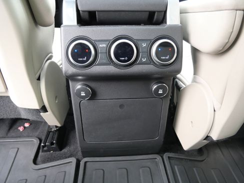 Used 2020 Land Rover Discovery HSE image 17