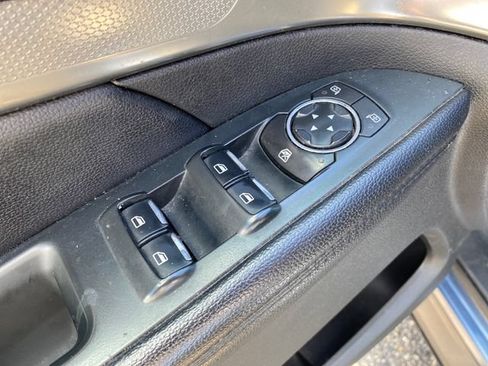 Used 2018 Ford Explorer XLT w/ Equipment Group 201A AWD/4WD image 16