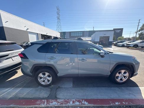 Used 2020 Toyota RAV4 XLE FWD image 6