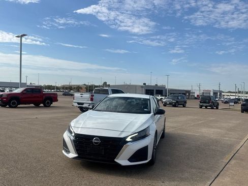 Certified 2025 Nissan Altima 2.5 SV FWD image 7