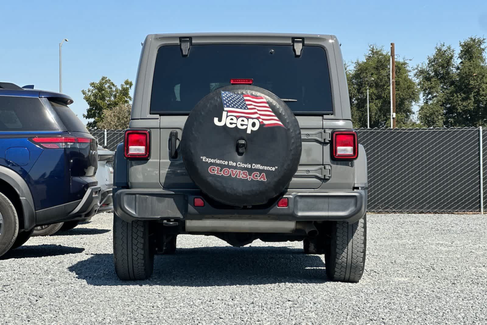 Used 2021 Jeep Wrangler Unlimited Sahara AWD/4WD image 8