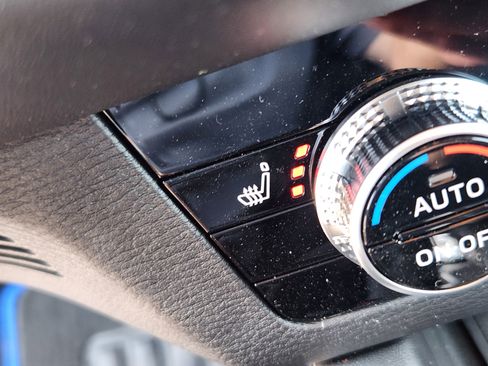 Used 2025 Mitsubishi Outlander SE image 17