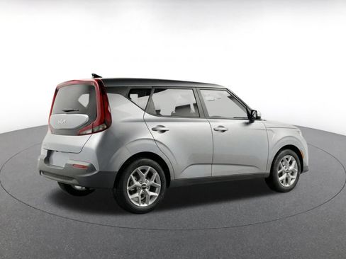Used 2025 Kia Soul LX w/ LX Technology Package FWD image 9