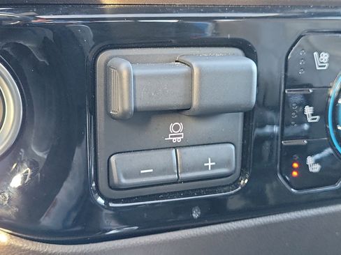 Used 2024 GMC Sierra 1500 SLT w/ SLT Premium Plus Package image 26