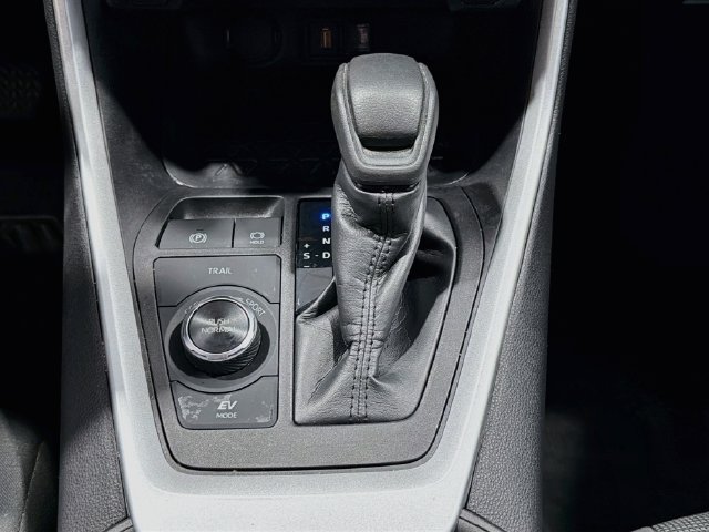 Certified 2021 Toyota RAV4 LE AWD/4WD image 14