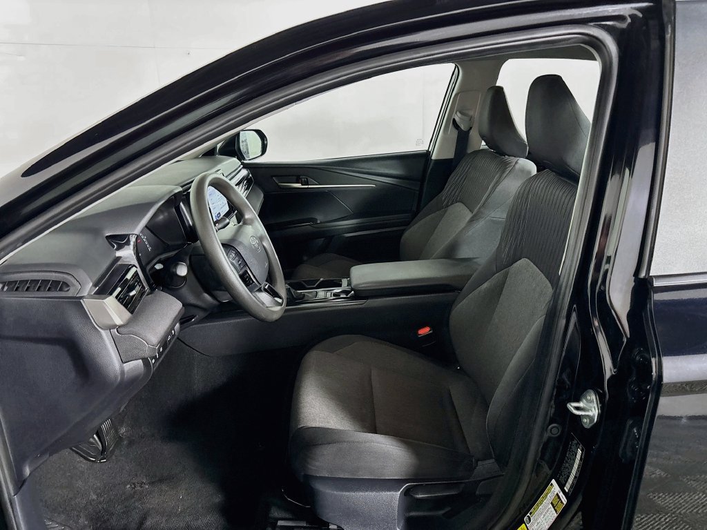 Used 2025 Toyota Camry LE FWD image 11