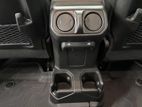 Used 2025 Jeep Gladiator Mojave AWD/4WD image 16