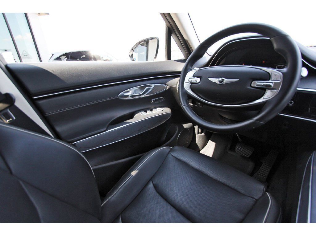 Used 2023 Genesis GV70 2.5T w/ Advanced Package AWD/4WD image 9