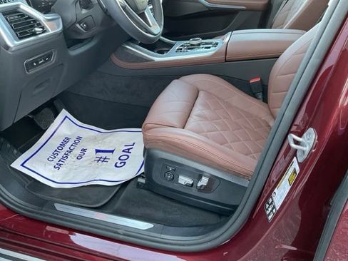 Used 2024 BMW X7 xDrive40i image 33