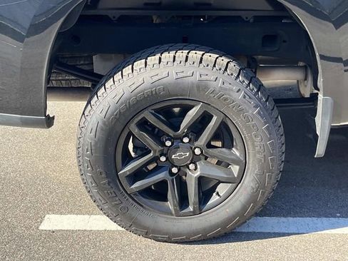 Used 2022 Chevrolet Silverado 1500 LT Trail Boss image 3