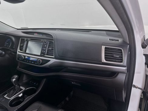 Used 2018 Toyota Highlander SE AWD/4WD image 31