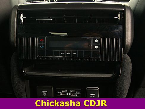 Used 2024 Jeep Wagoneer L Base w/ Premium Group I image 15