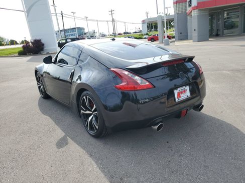 Used 2019 Nissan 370Z Touring Sport RWD image 3