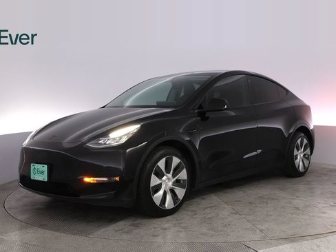 Used 2022 Tesla Model Y Long Range AWD/4WD image 2