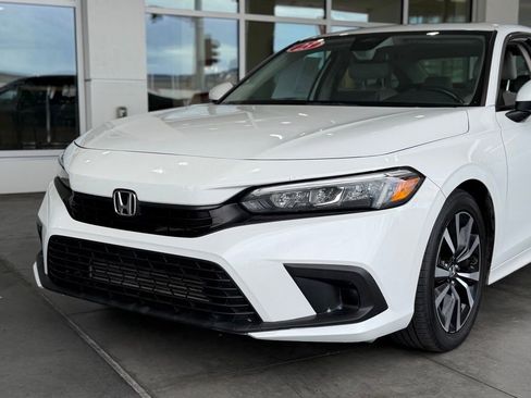 Used 2023 Honda Civic EX image 3