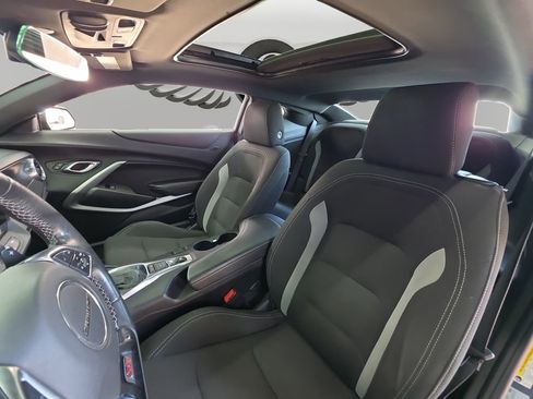 Used 2018 Chevrolet Camaro SS image 9