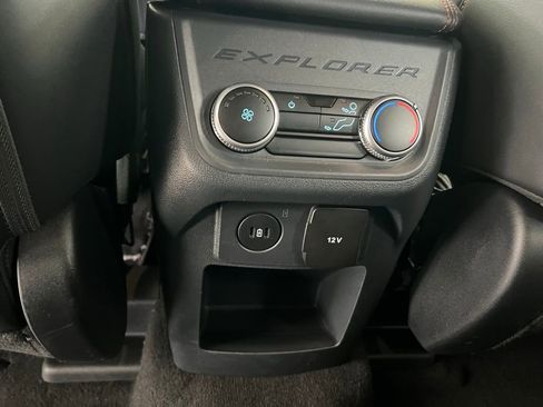 Used 2025 Ford Explorer ST-Line w/ ST-Line Street Pack image 18