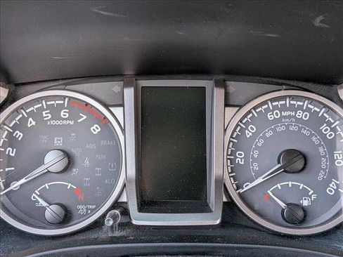 Used 2022 Toyota Tacoma SR5 RWD image 11