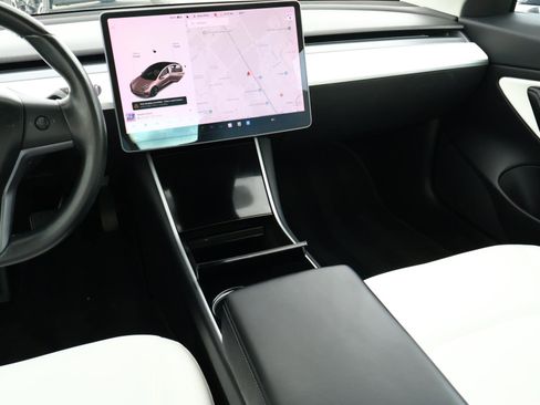 Used 2018 Tesla Model 3 Long Range image 11