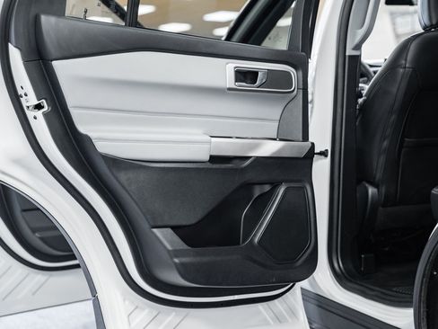 Certified 2022 Ford Explorer XLT w/ Equipment Group 202A image 43