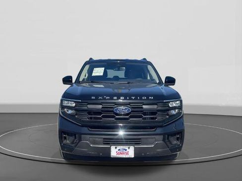 Certified 2025 Ford Expedition Active image 3