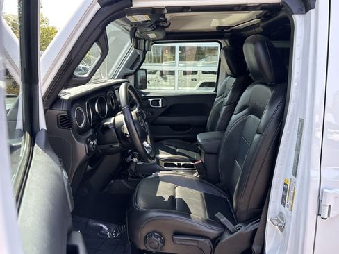 Used 2022 Jeep Wrangler Unlimited Sahara w/ Safety Group AWD/4WD image 12