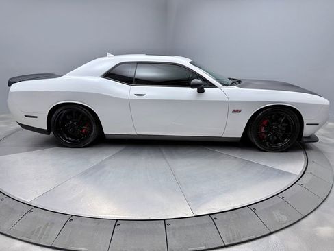 Used 2016 Dodge Challenger SRT w/ Technology Group image 4