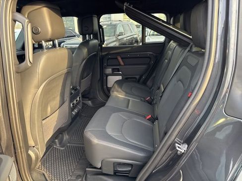 Used 2023 Land Rover Defender 130 X-Dynamic SE image 19