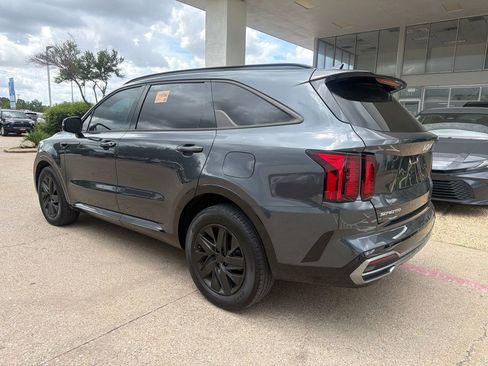 Used 2023 Kia Sorento S w/ Panoramic Sunroof Package FWD image 6
