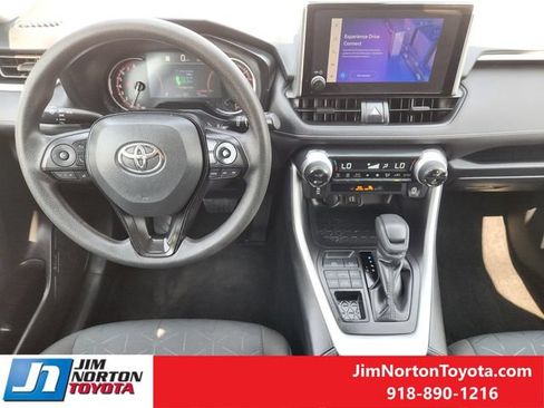 Used 2025 Toyota RAV4 XLE AWD/4WD image 26