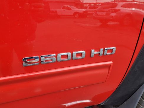 Used 2013 Chevrolet Silverado 2500 LT w/ Interior Plus Package AWD/4WD image 8