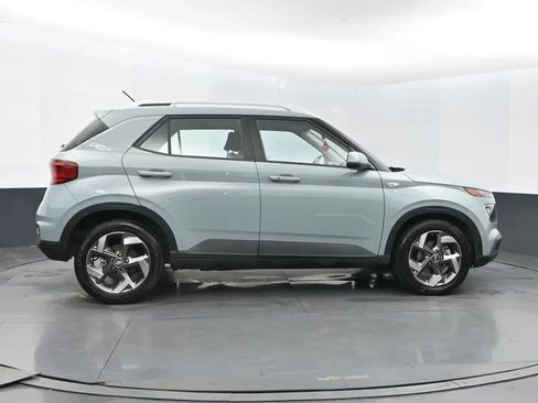 Used 2025 Hyundai Venue SEL image 9