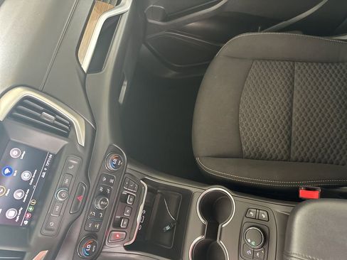 Used 2020 GMC Terrain SLE w/ Driver Convenience Package image 24