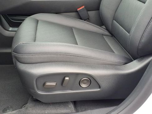 New 2026 Chevrolet Equinox LT w/ Convenience Package II FWD image 9