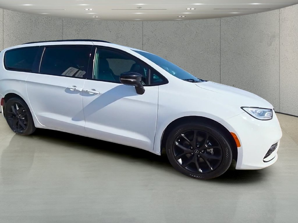 Used 2025 Chrysler Pacifica Limited FWD image 37