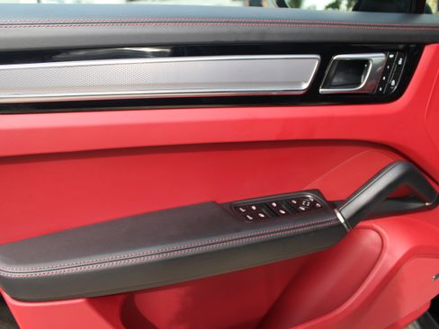 Certified 2023 Porsche Cayenne Platinum Edition image 26