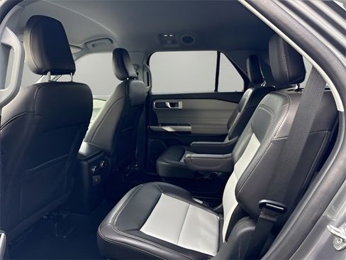 Used 2022 Ford Explorer XLT w/ Equipment Group 202A image 18