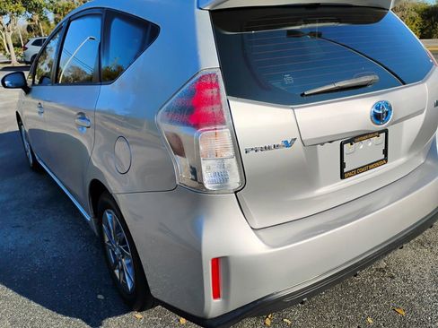Used 2017 Toyota Prius V Four image 14