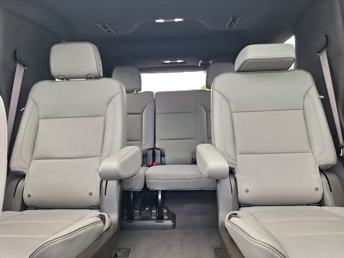 Used 2023 GMC Yukon SLT w/ SLT Luxury Package RWD image 25