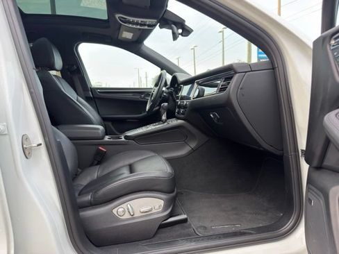 Used 2020 Porsche Macan AWD/4WD image 9