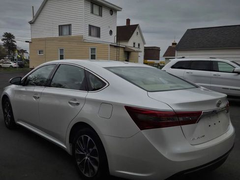Used 2017 Toyota Avalon XLE Premium w/ All Weather Liner Package FWD image 4