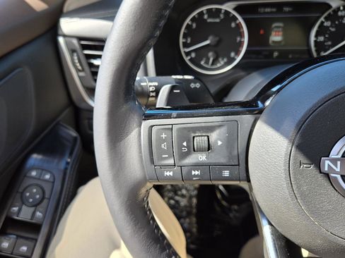 Used 2023 Nissan Rogue SV w/ SV Premium B Package image 32