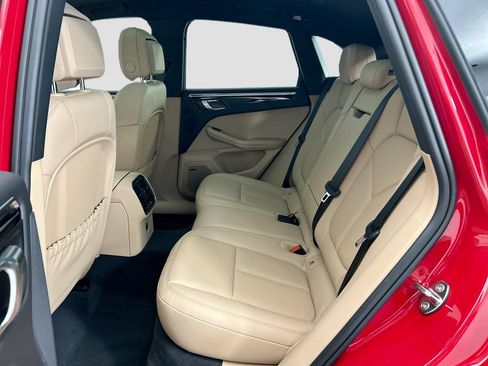 Certified 2026 Porsche Macan AWD/4WD image 19